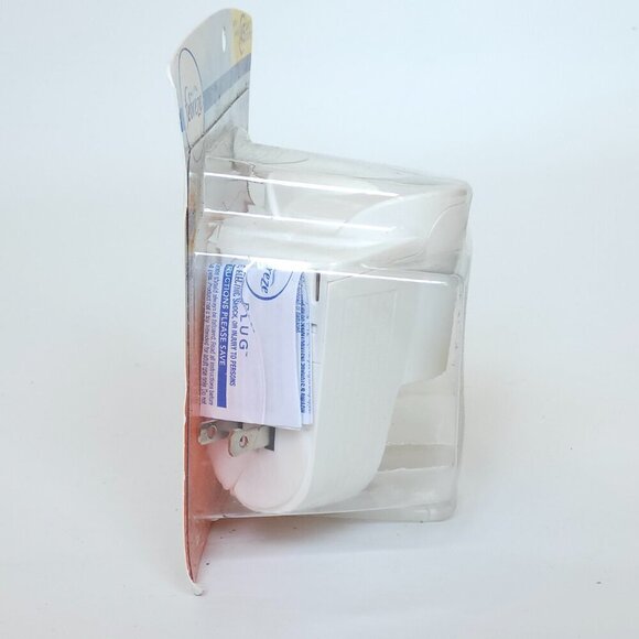 FEBREZE Plug Original with TIDE Scent BNIP Lasts for up to 45 Days - Picture 4 of 4